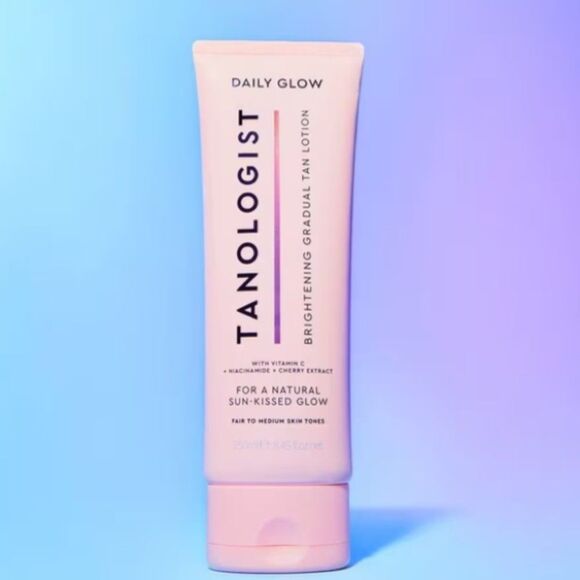 Tanologist Daily Glow Brightening Gradual Tan Lotion - Picture 2 of 8